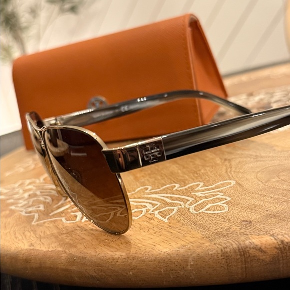 Tory Burch Polarized Brown Aviator Sunglasses with Orange Case - Picture 2 of 5